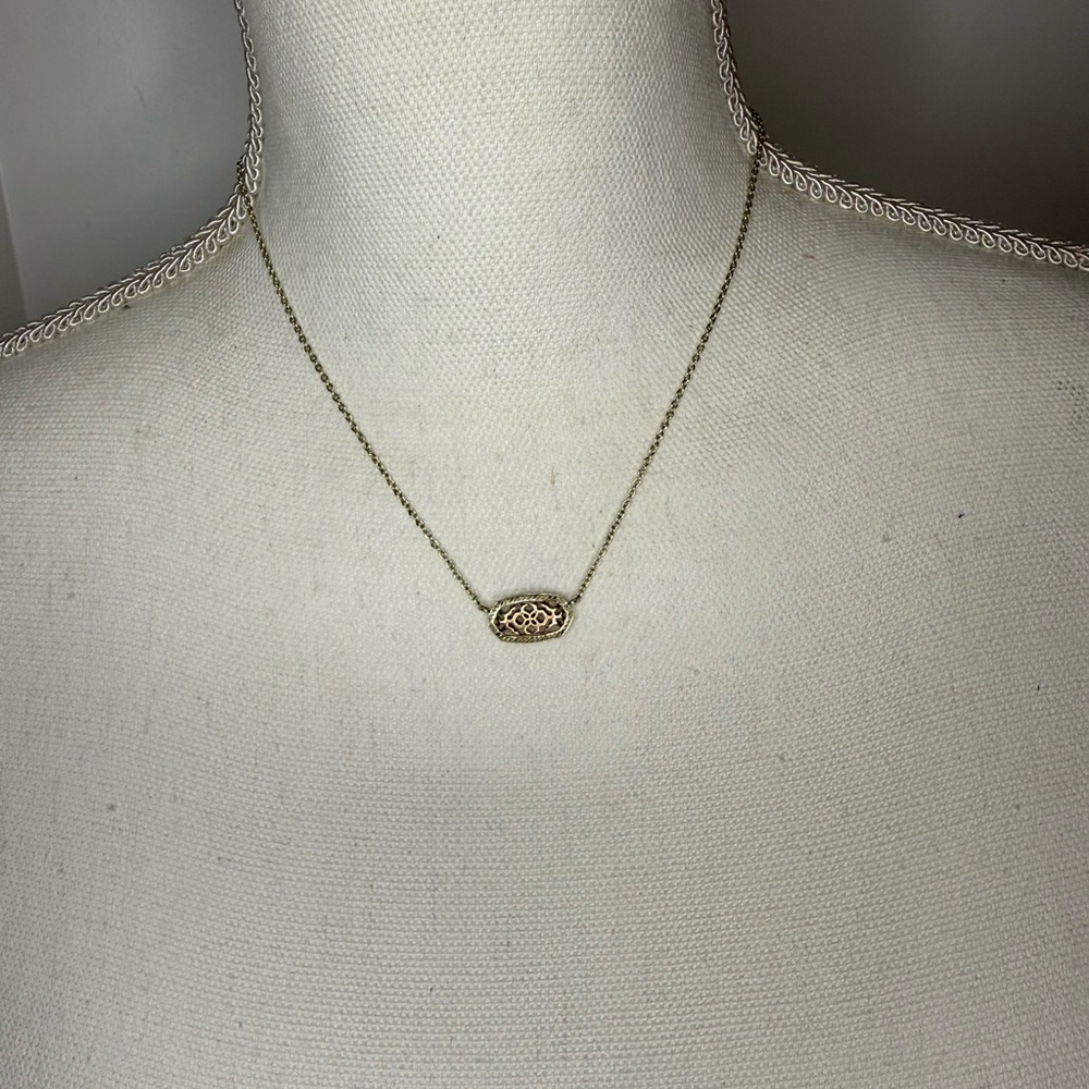 Kendra Scott Gold Delicate Pendant Necklace | Minimal Oval Filigree